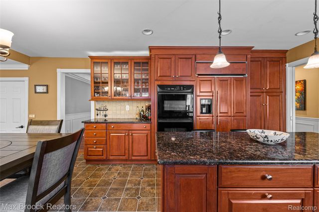 5605 Woodwind Drive, Bloomfield Hills, MI 48301