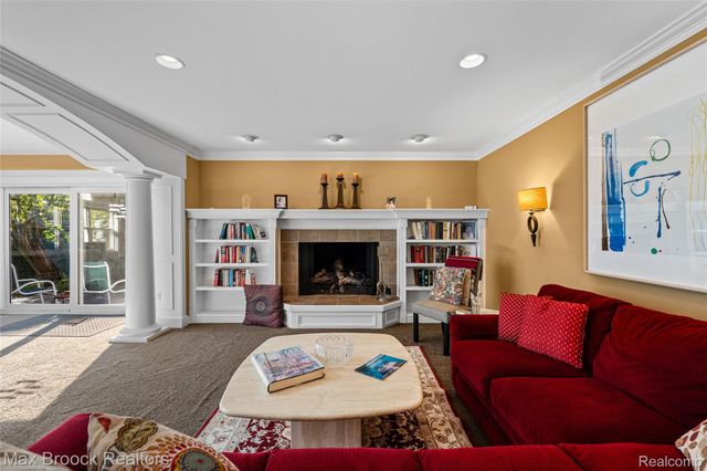 5605 Woodwind Drive, Bloomfield Hills, MI 48301