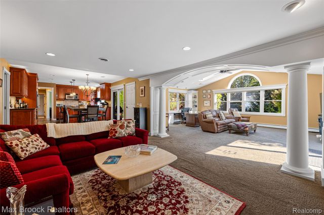 5605 Woodwind Drive, Bloomfield Hills, MI 48301