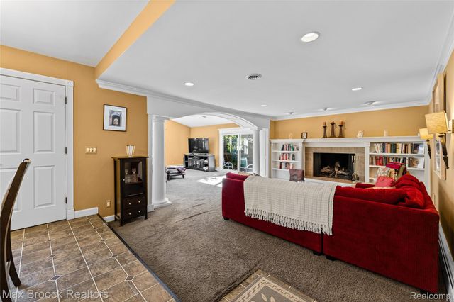 5605 Woodwind Drive, Bloomfield Hills, MI 48301