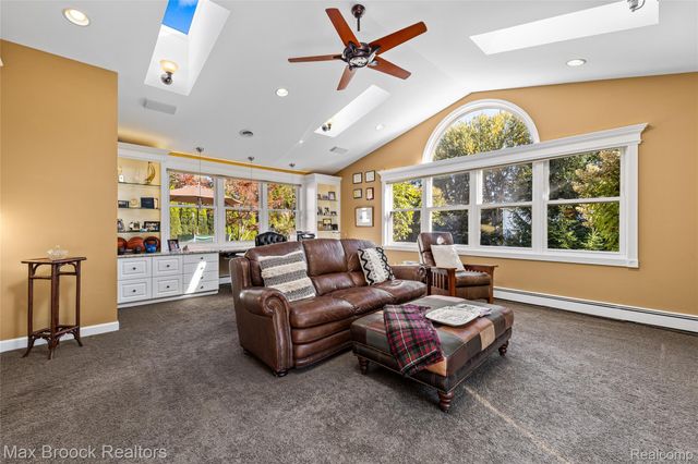 5605 Woodwind Drive, Bloomfield Hills, MI 48301