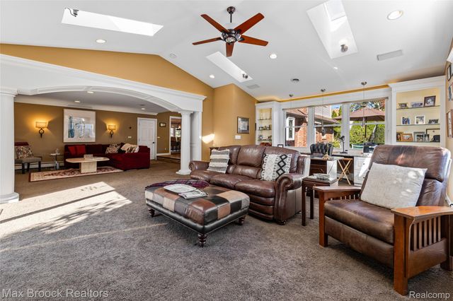 5605 Woodwind Drive, Bloomfield Hills, MI 48301