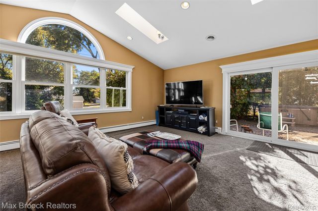 5605 Woodwind Drive, Bloomfield Hills, MI 48301