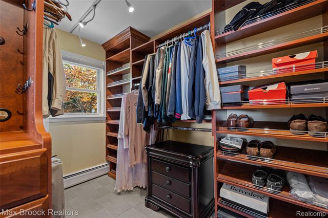 5605 Woodwind Drive, Bloomfield Hills, MI 48301