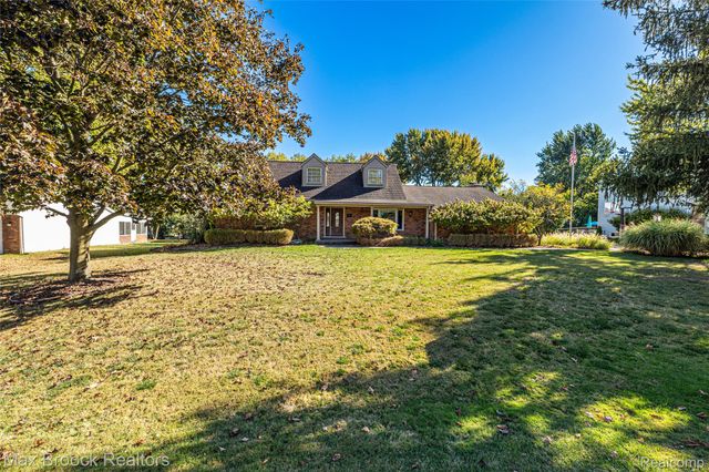 5605 Woodwind Drive, Bloomfield Hills, MI 48301