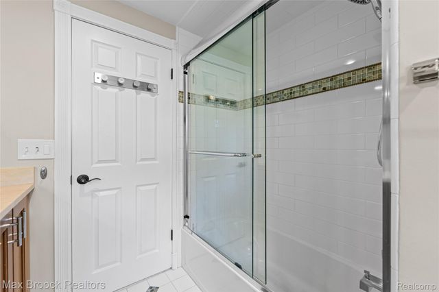 5605 Woodwind Drive, Bloomfield Hills, MI 48301