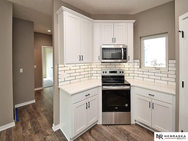 9446 Duckhorn Drive, Lincoln, NE 68526