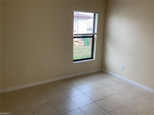 540-542 SE 6th PL, Cape Coral, FL 33990