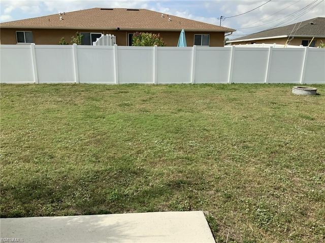 540-542 SE 6th PL, Cape Coral, FL 33990