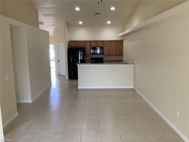 540-542 SE 6th PL, Cape Coral, FL 33990