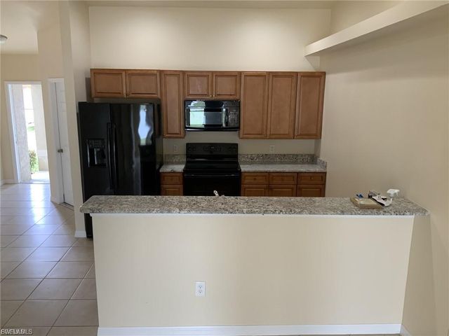540-542 SE 6th PL, Cape Coral, FL 33990