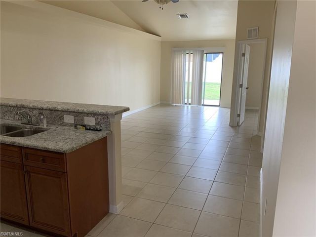 540-542 SE 6th PL, Cape Coral, FL 33990
