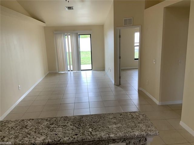 540-542 SE 6th PL, Cape Coral, FL 33990