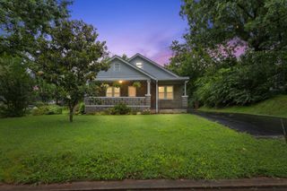 104 S Charlotte St, Dickson, TN 37055