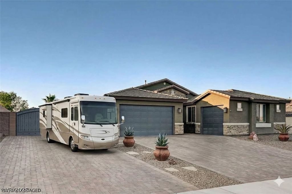 10430 West Amulet Ridge Court, Las Vegas, NV 89149