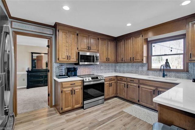 129 Stone Lake CT, Yorktown, VA 23693