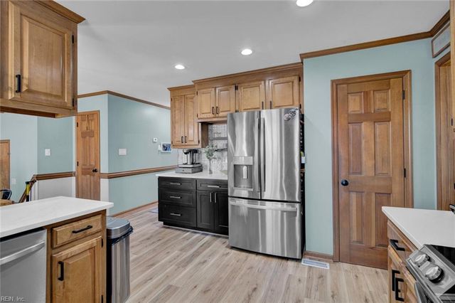 129 Stone Lake CT, Yorktown, VA 23693