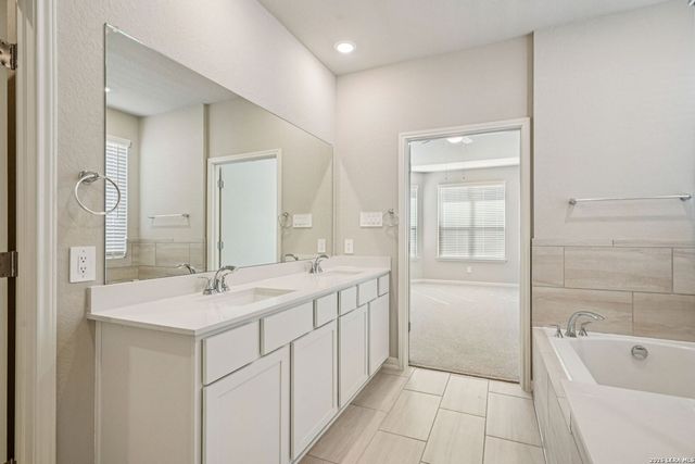 946 Earp Blvd, San Antonio, TX 78260