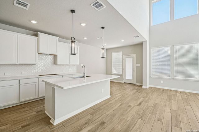 946 Earp Blvd, San Antonio, TX 78260