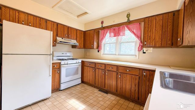 7947 Lake Breeze Drive, Monroe Twp, MI 48161