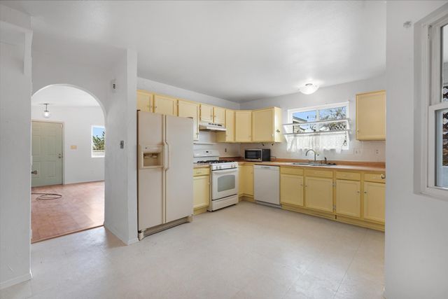 153 Mica Drive NE, Albuquerque, NM 87124