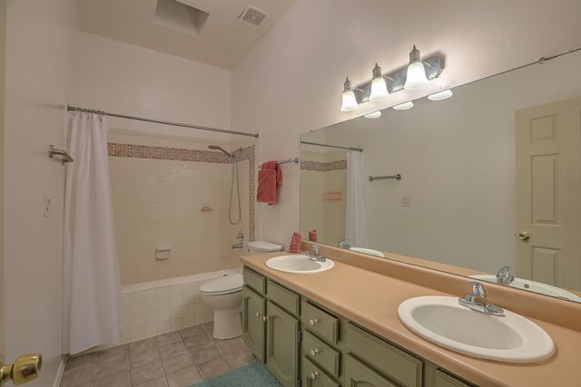 5239 Saratoga Drive NW, Albuquerque, NM 87120