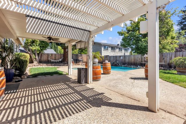 8232 Scarlet Oak Cir, Citrus Heights, CA 95610
