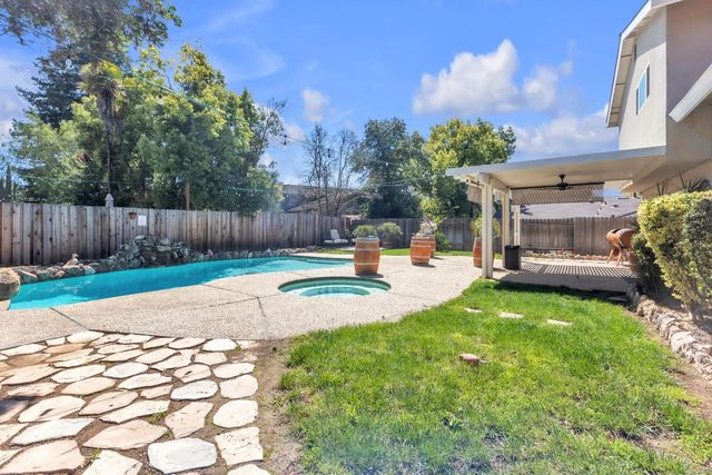8232 Scarlet Oak Cir, Citrus Heights, CA 95610