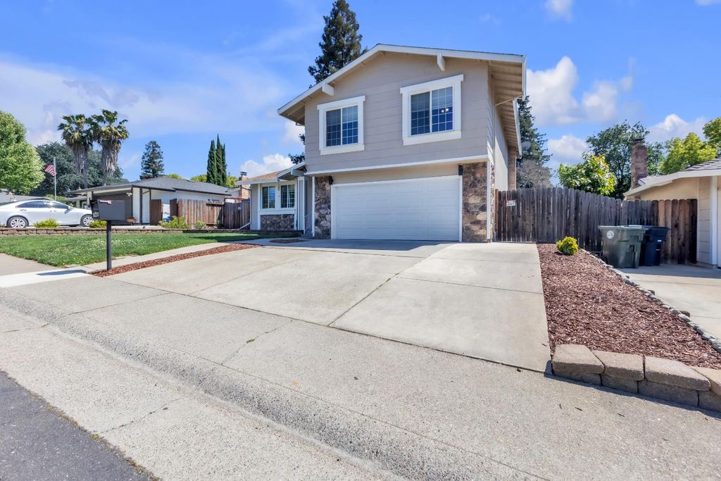 8232 Scarlet Oak Cir, Citrus Heights, CA 95610