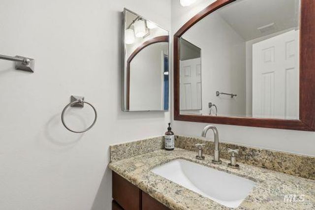 208 Essex Way, Benicia, CA 94510