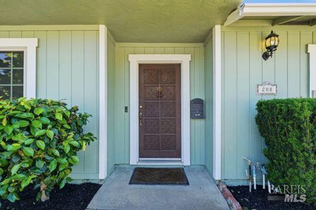 208 Essex Way, Benicia, CA 94510