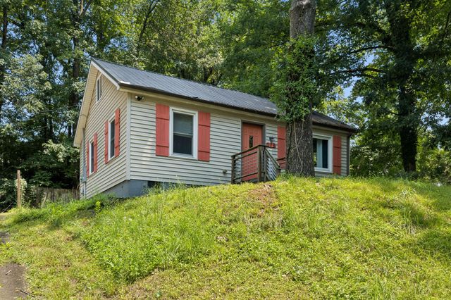 713 Woodlawn Dr, Clarksville, TN 37040