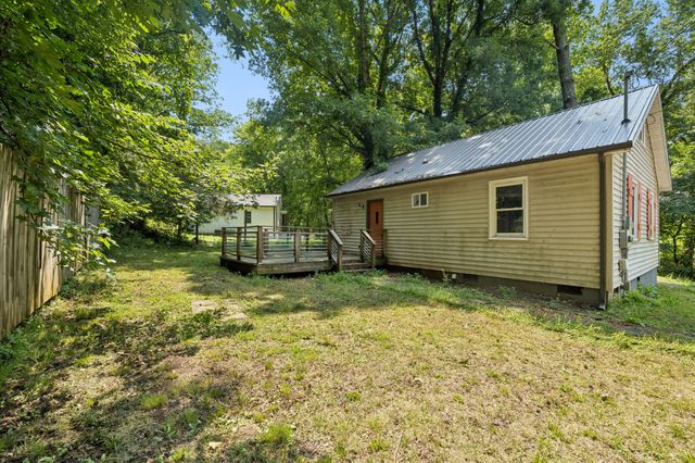 713 Woodlawn Dr, Clarksville, TN 37040