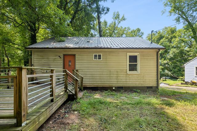 713 Woodlawn Dr, Clarksville, TN 37040