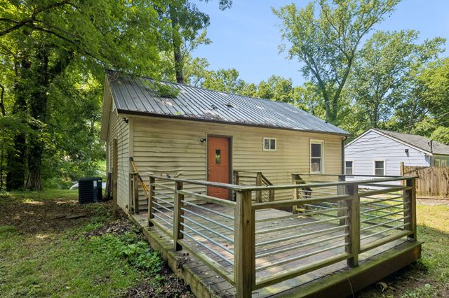 713 Woodlawn Dr, Clarksville, TN 37040