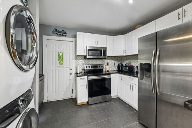 713 Woodlawn Dr, Clarksville, TN 37040
