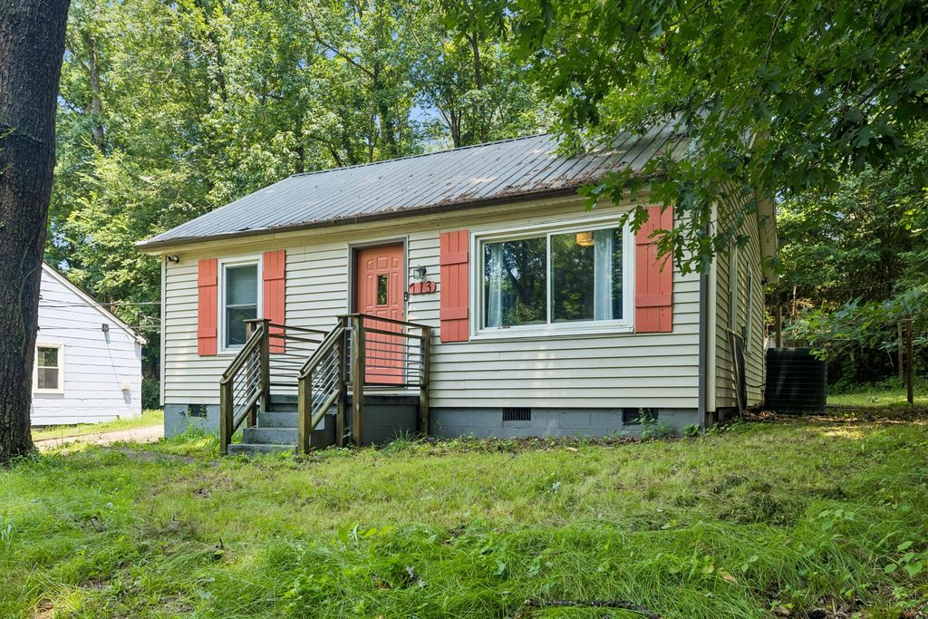 713 Woodlawn Dr, Clarksville, TN 37040