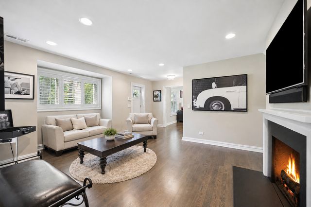 2 Hickory Lane, Northbrook, IL 60062
