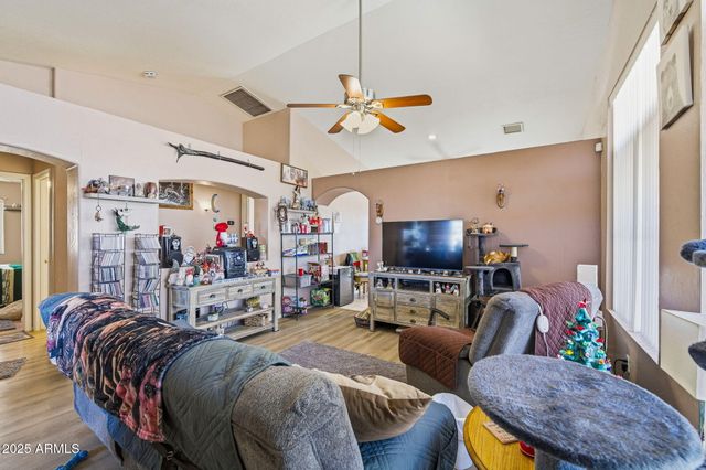 8735 W PINEVETA Drive W, Arizona City, AZ 85123