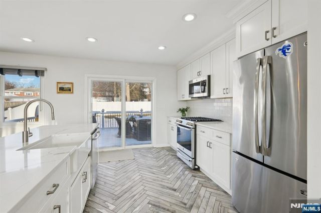 14 Carr Place, Totowa, NJ 07512