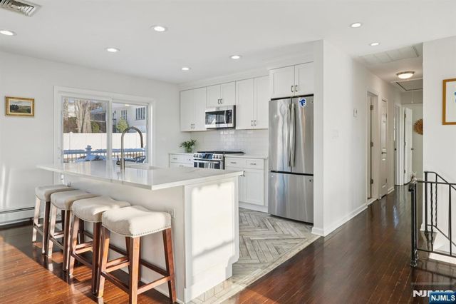 14 Carr Place, Totowa, NJ 07512