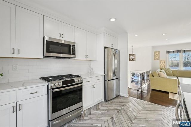 14 Carr Place, Totowa, NJ 07512