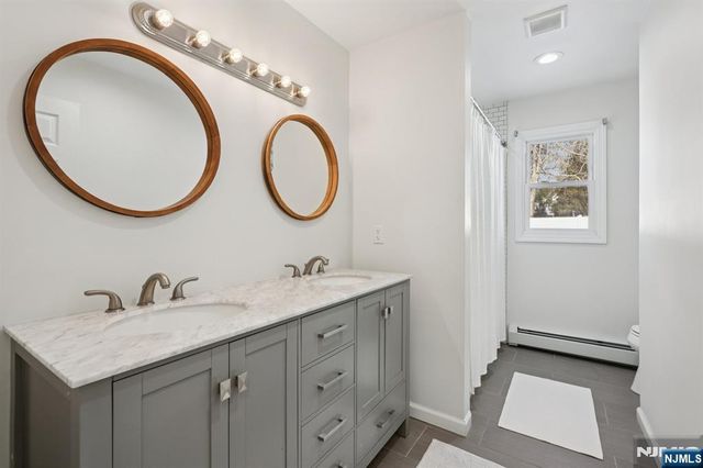 14 Carr Place, Totowa, NJ 07512