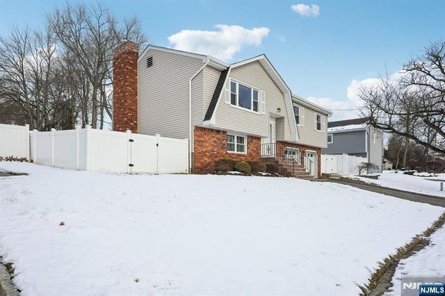 14 Carr Place, Totowa, NJ 07512