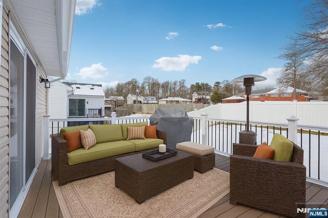 14 Carr Place, Totowa, NJ 07512