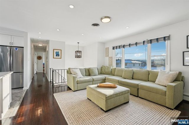 14 Carr Place, Totowa, NJ 07512