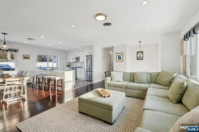 14 Carr Place, Totowa, NJ 07512