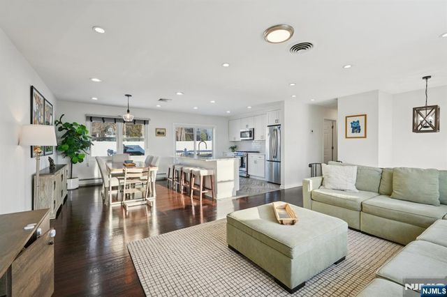 14 Carr Place, Totowa, NJ 07512