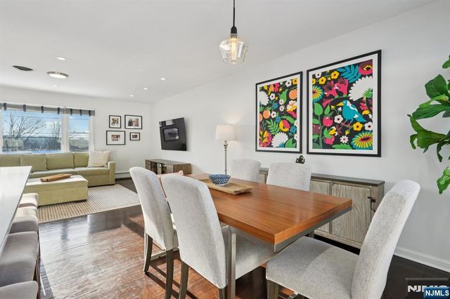 14 Carr Place, Totowa, NJ 07512