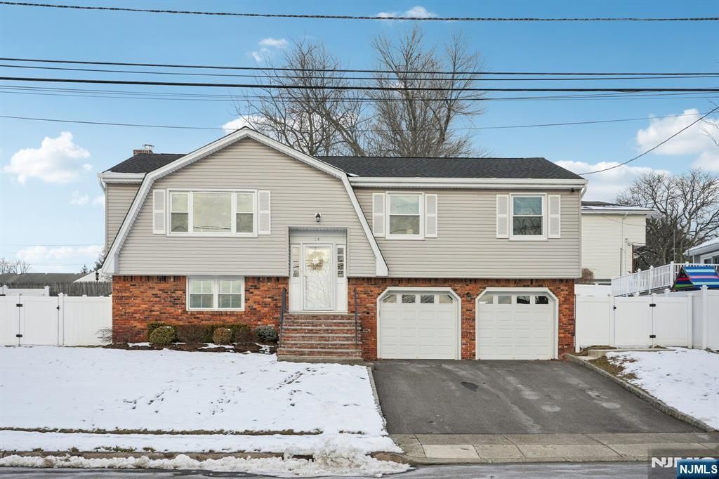 14 Carr Place, Totowa, NJ 07512